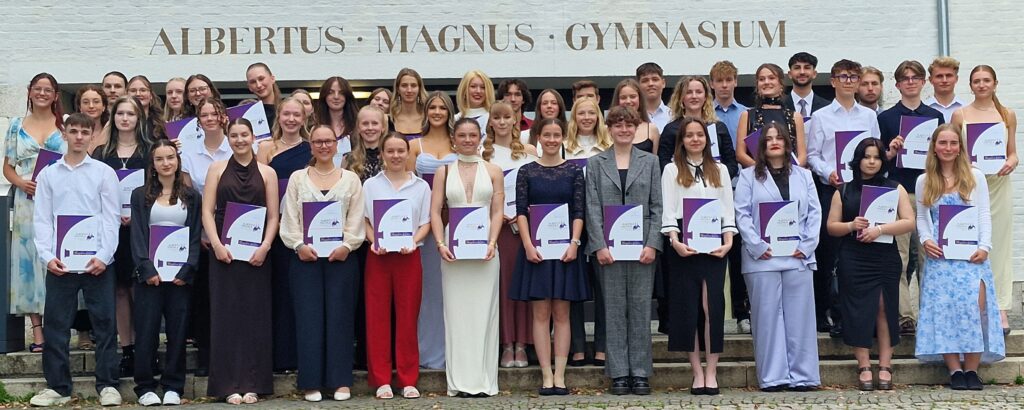 Gruppenbild der Abiturientinnen und Abiturienten