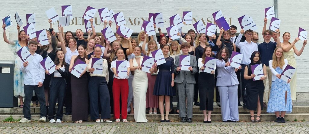 Gruppenbild der Abiturientinnen und Abiturienten